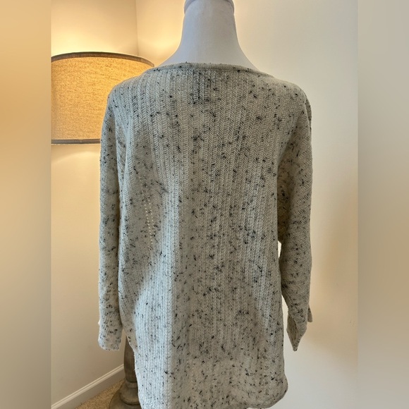 Women’s Sweater - Picture 3 of 4